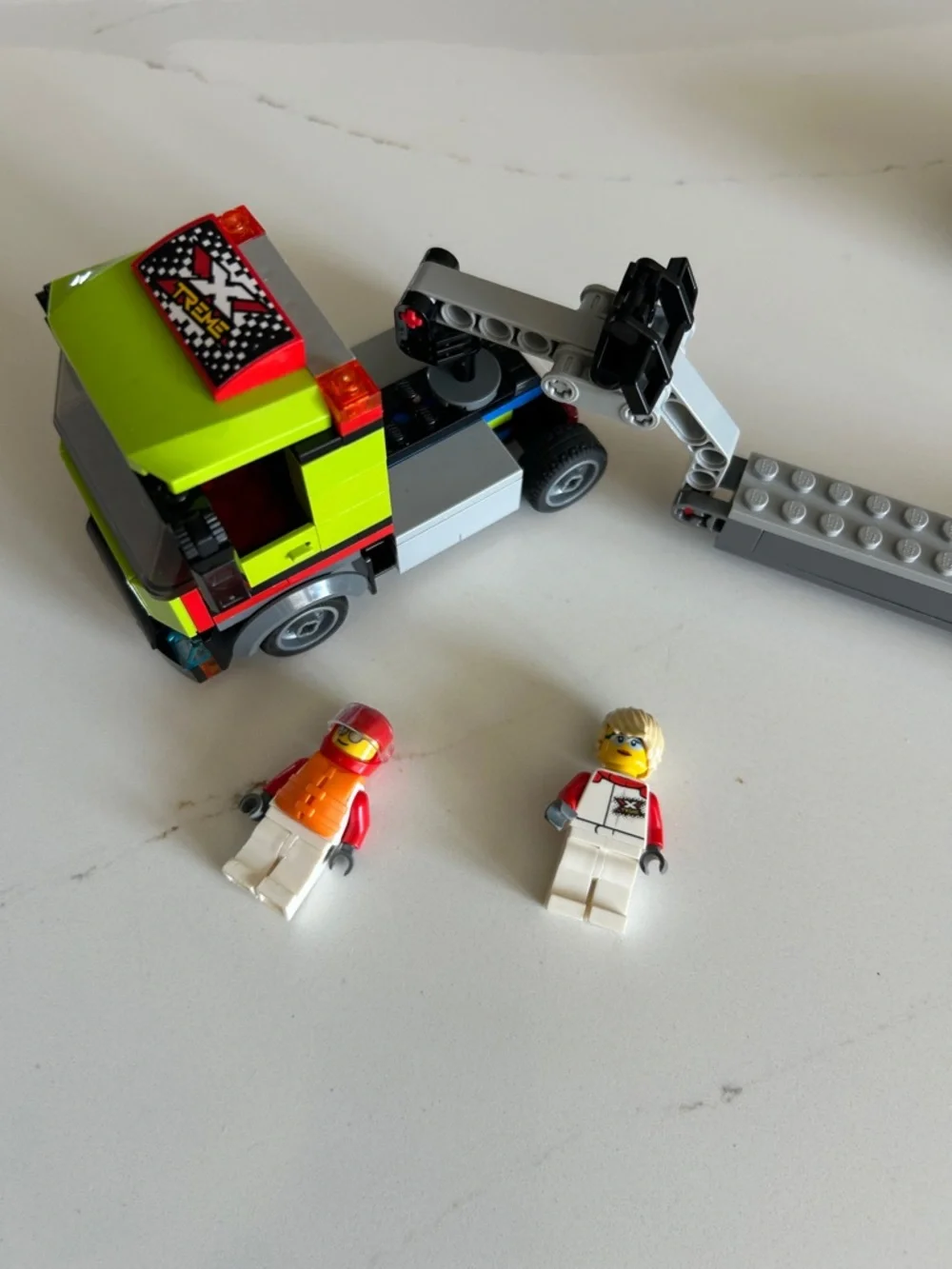 Lego retired City #60254 Race Boat Transporter - Picture 2 of 15